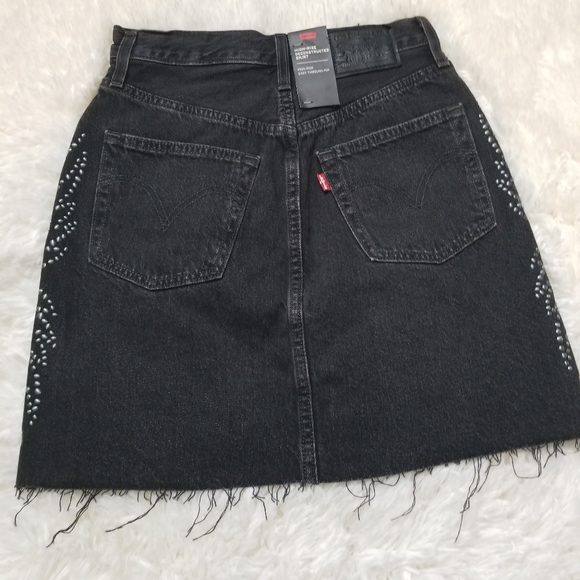 NWT Levi's Black denim skirt with studs - Picture 2 of 4